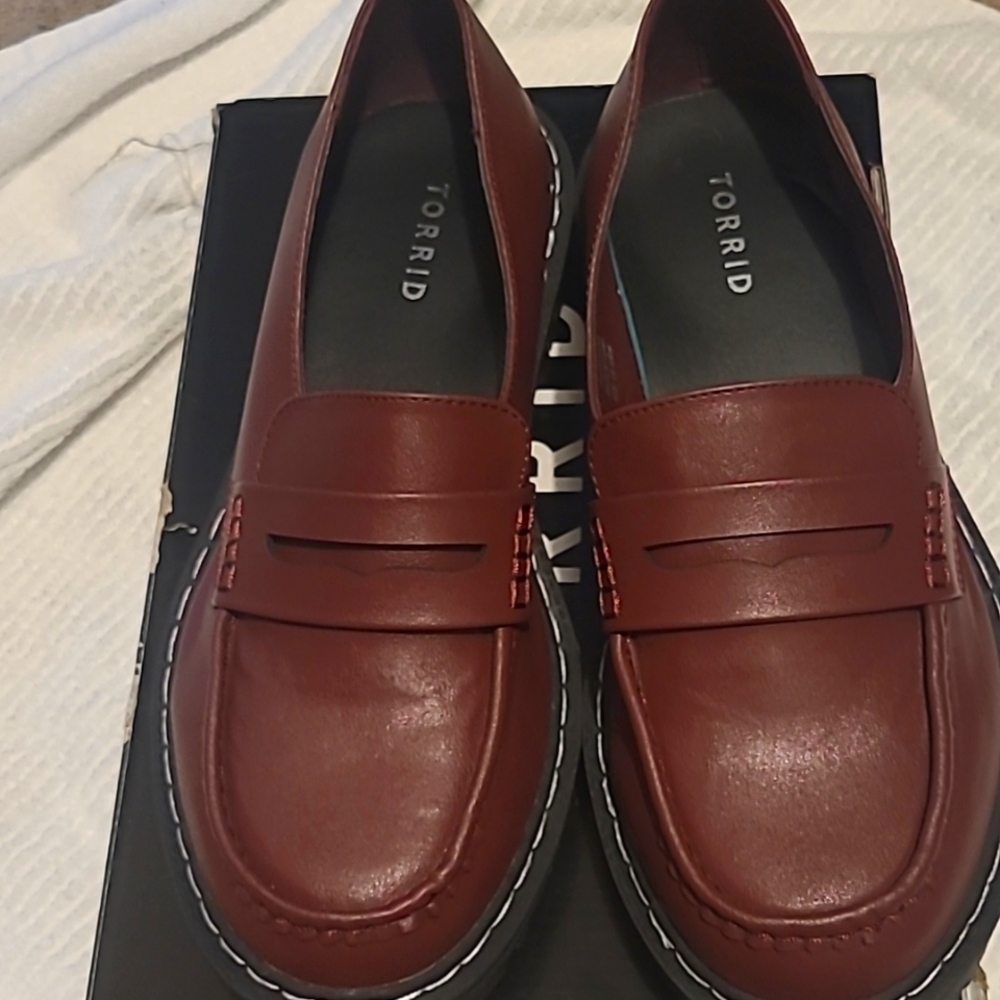 NWT in original box size 10 torrid loafer